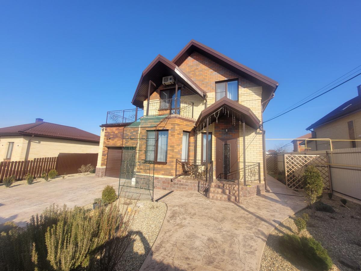 Дом 248кв с бассейном на 9 сотках