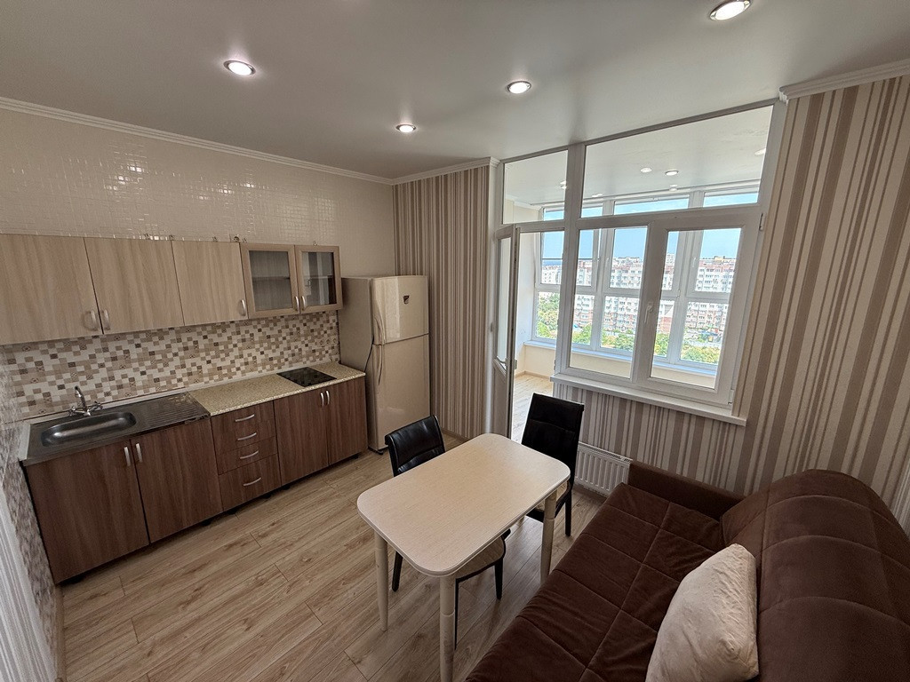 Вид на море и город. 1 линия.